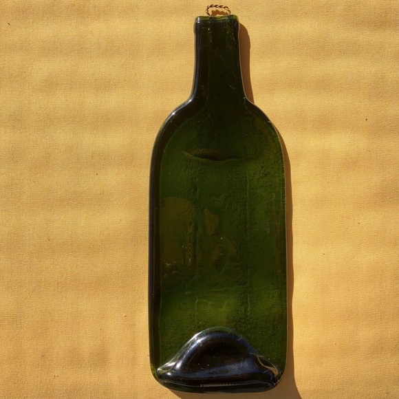 Melted Recycled Green Glass Wine Bottle Cheese & Snack Tray Napkins & Spreader - Picture 5 of 8